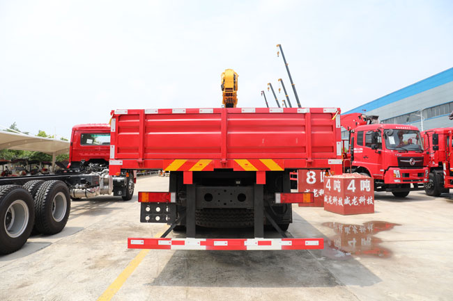 Customized 4x2 8Tons Crane Truck Mounted Towing Crane Mounted Truck With 20M Lifting High