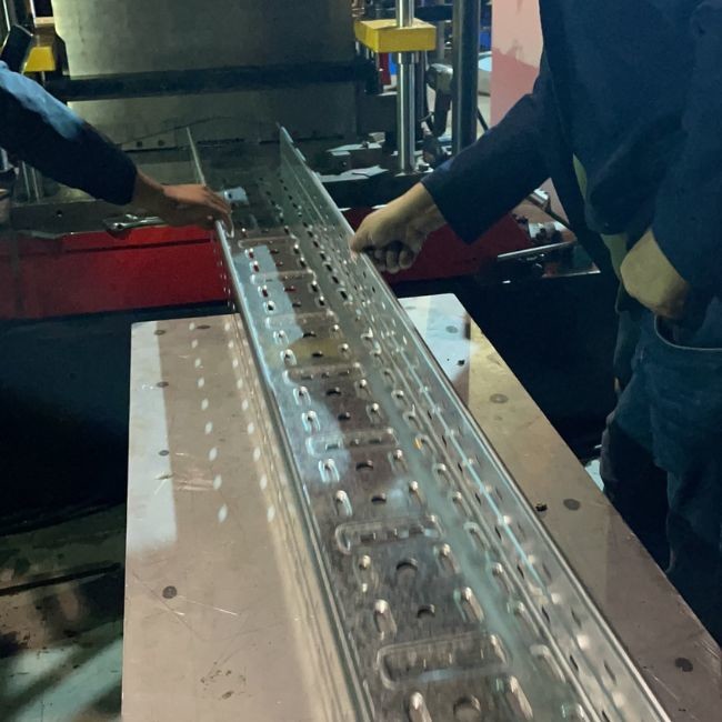 Galvanized Cable Tray Forming Machine Siemens PLC 1.0-2.0mm Capacity