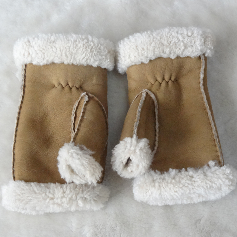 Wholesale sheepskin leather snow mitten gloves in winter