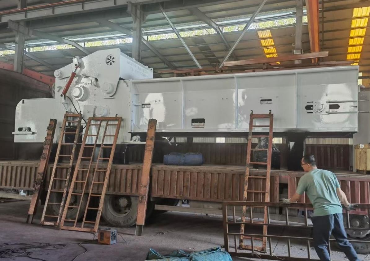 8-15TPH Heavy Duty Electric Chipper Shredder Wooden Crusher Machine 7000kg Weight