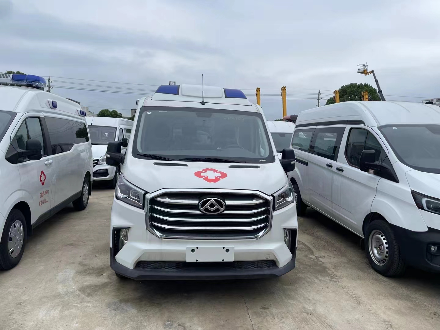 Hot V362 Ambulance 10-12 Seat Ambulance Cheap Ambulance