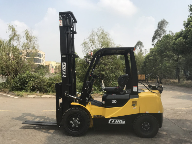 LTMG Side Shift 3 .5 Ton Gas Powered Forklift , 4 Wheel Drive Forklift With Cabin