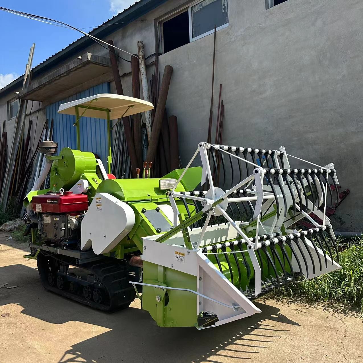 Wheat Rice Combine Harvesters Mini Small Combine Harvester Machine