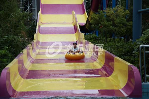 Giant Aqua Park Equipment Exciting Swimming Pool Fiberglass Waterslides