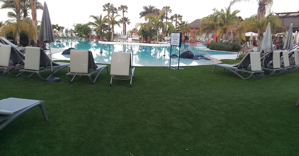 Nice Synthetic Residential Fake Grass For Play Area Front Yard Multiple Utility