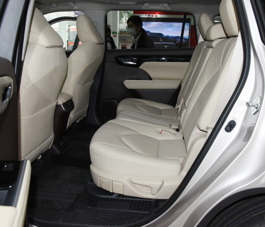2022 Electric With Gasoline Toyota Highlander Two Engine 2.5L 4WD 5 Door 7 seats SUV