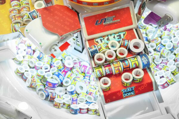 240V Redemption Game Machine Unis Ticket Dome Rfid Ticket Merchandiser For 4 Player