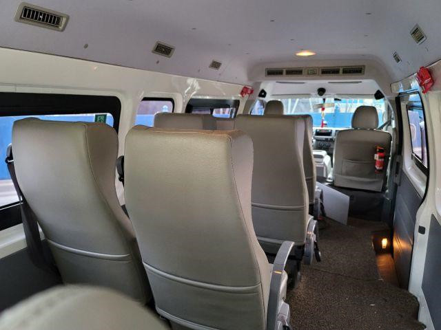 Kinglong Hiace Used Mini Coach 14 Seats Gasoline Engine 2017