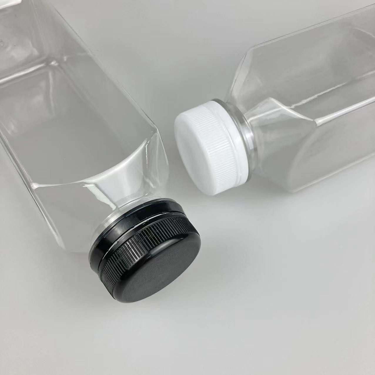 Insulated Plastic Milk Tea Bottles With Screw On Lid And Handle