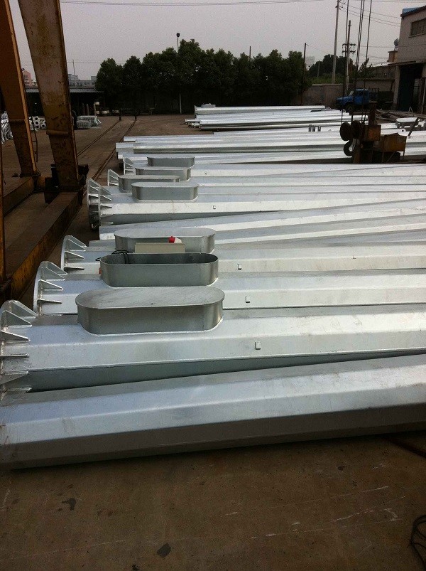 Octadecagon High Mast Pole With LED Flood Lighting System 20M 30M 35M 40M