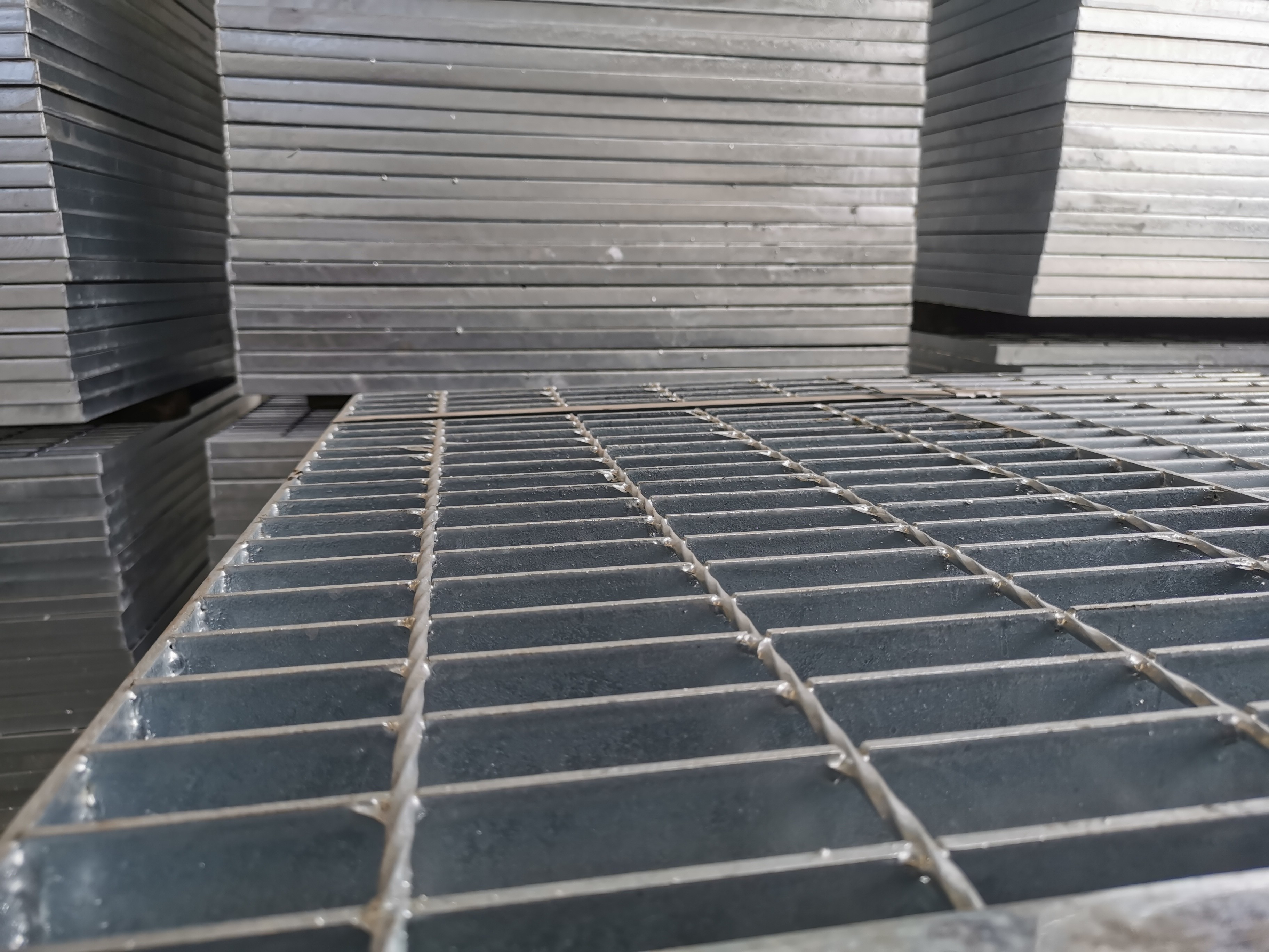 50*5mm Anti Corrosive Metal Grating Platform 4mm Thick Light Structure