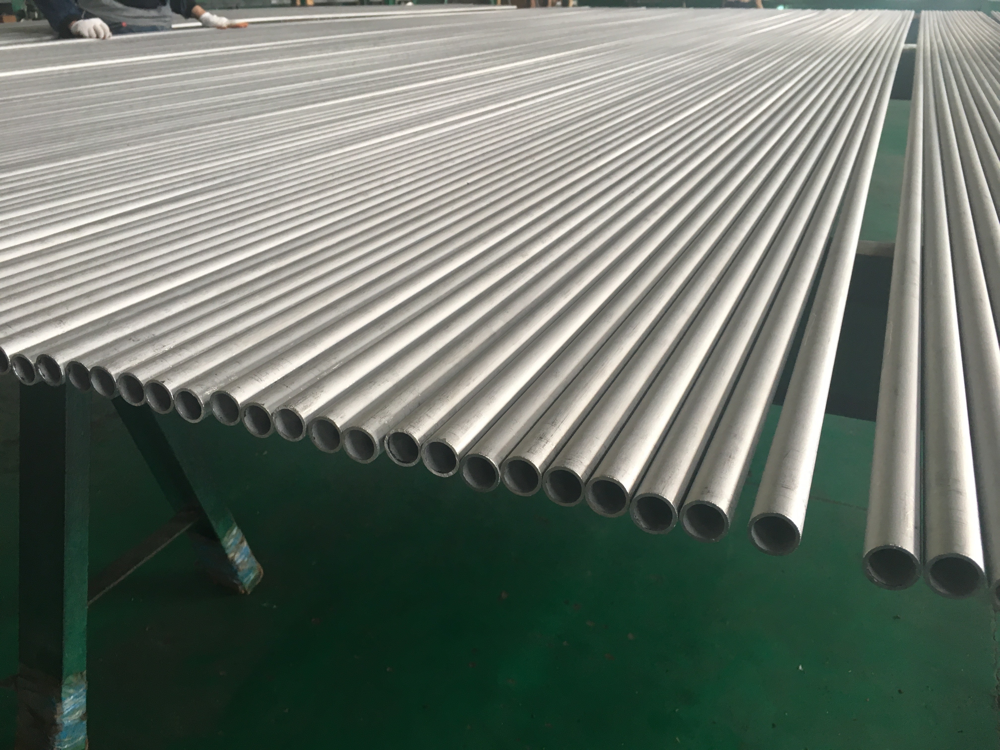 Stainless Steel Seamless Tube (Hot Finished), 100% Eddy Current Test & Hydrostatic Test, Solid / Bright Annealed
