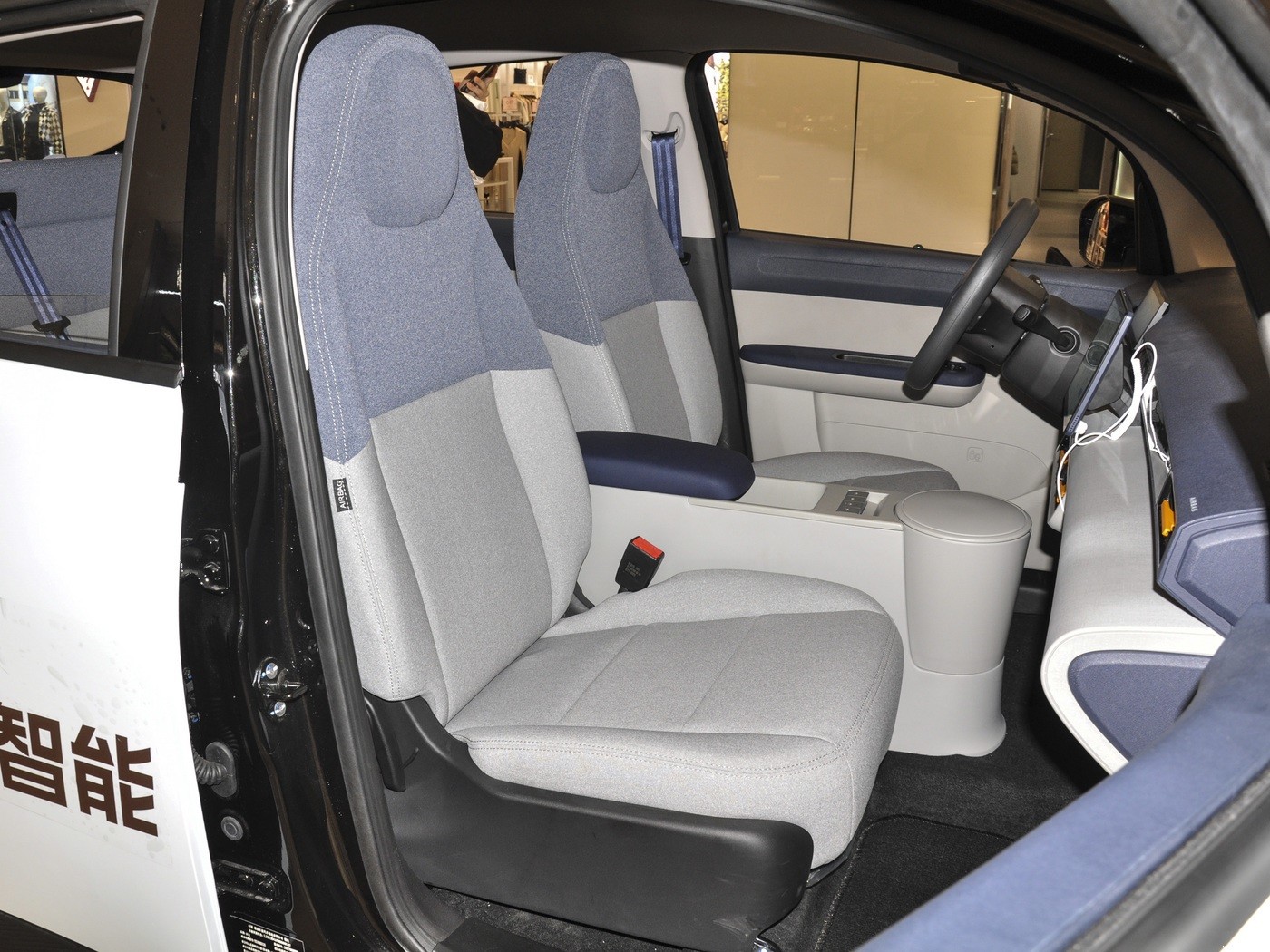 Electric Jiangnan U2 Hatchback Left Steering 406km Range Electric Cars