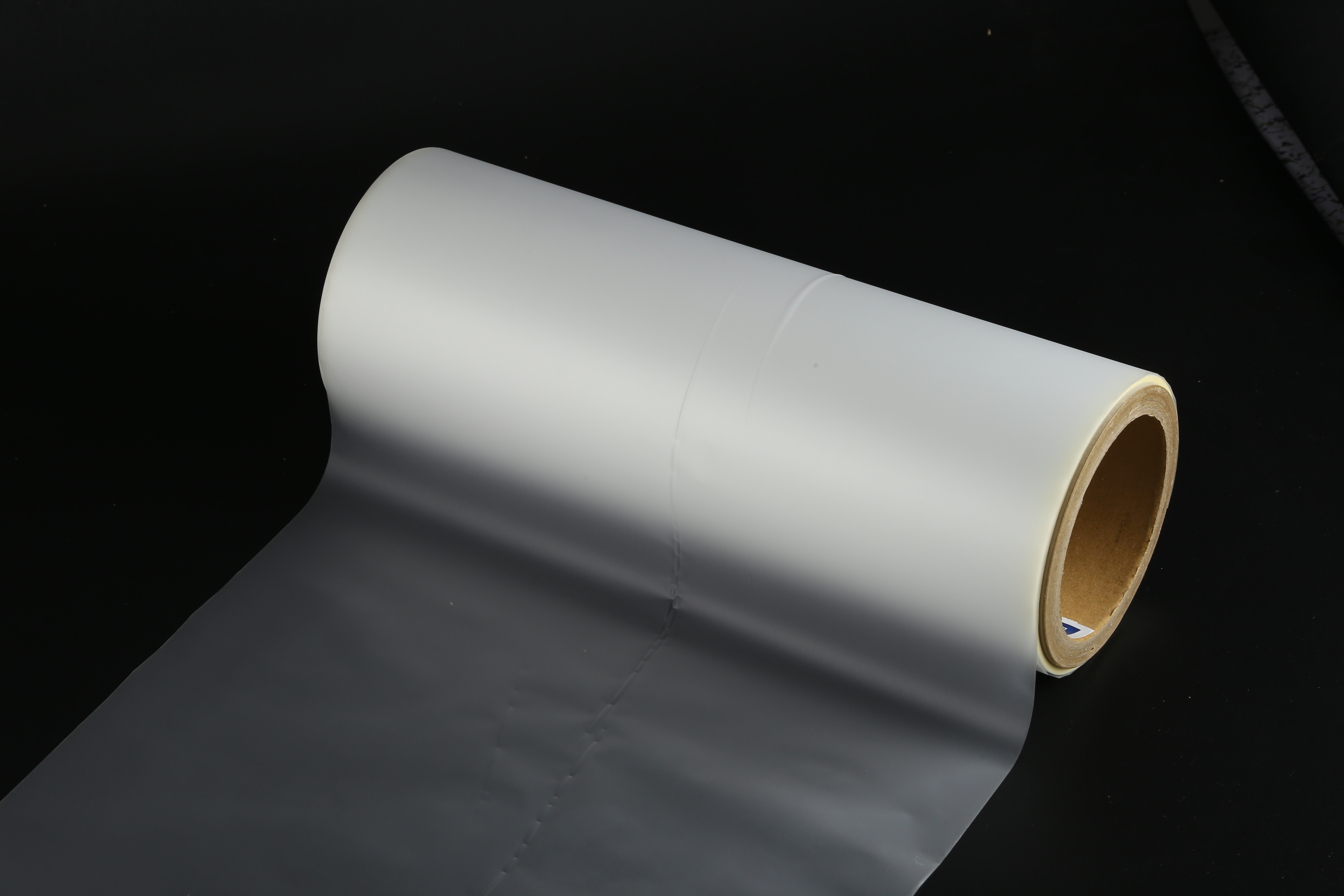 Military-Grade 25μm Matte PET Film , Triple-Layer Abrasion Resistance (ISO 9352), Validated for Continuous Hot Melt Lines