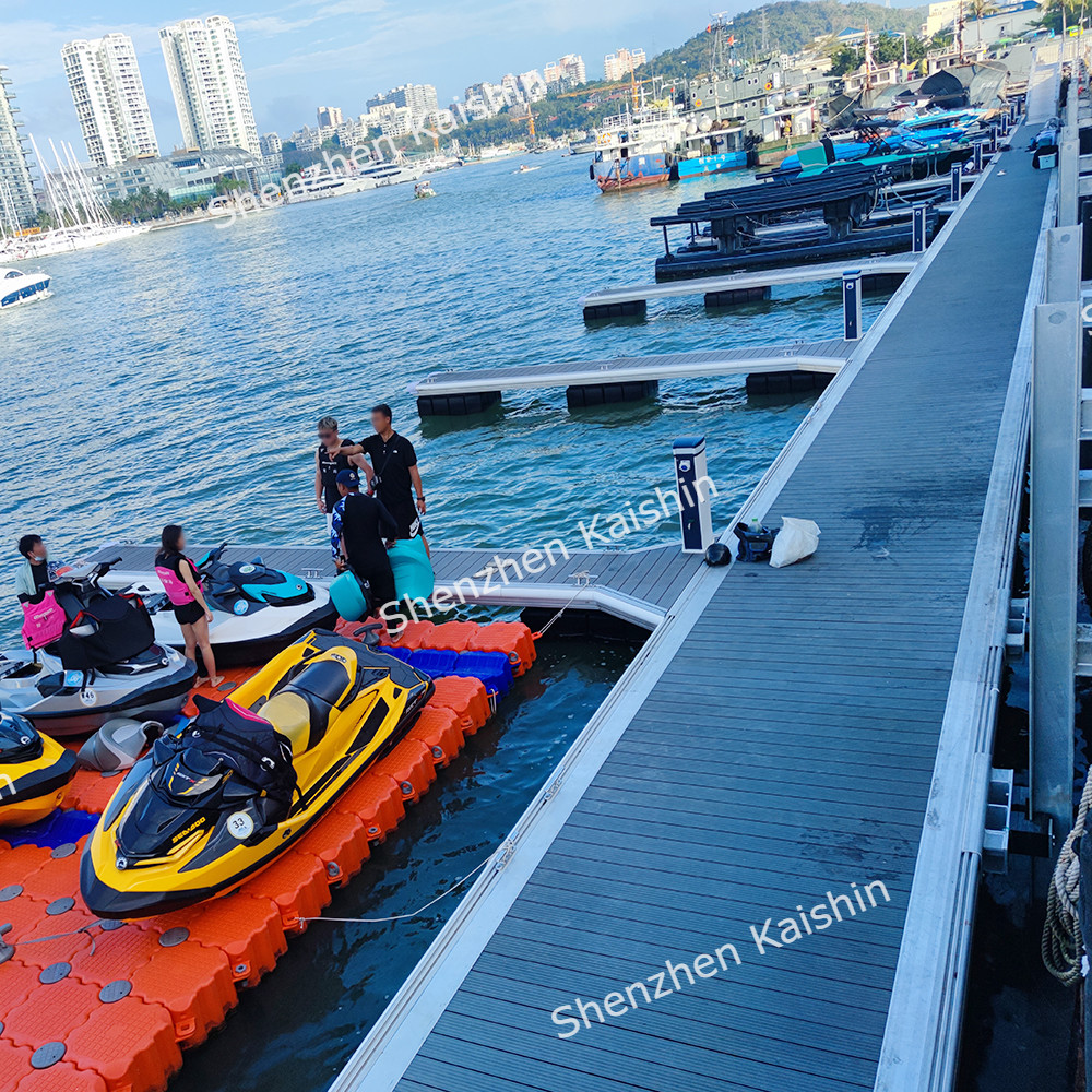 High Buoyancy LLDPE Floats Floating Dock For Yacht Boat Marine Floating Walkway Pontoon Use