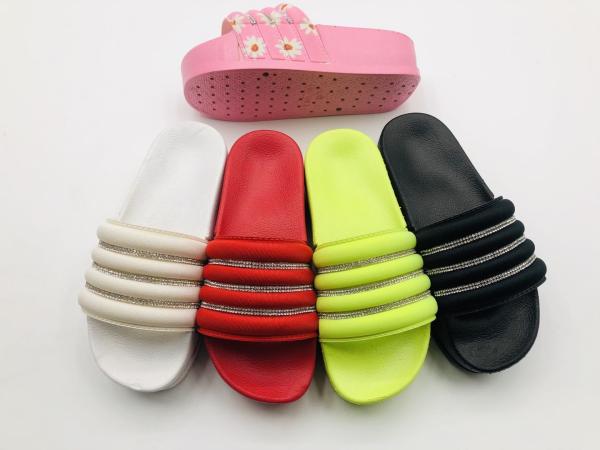Wholesale 2020 Slides Bathroom Flat Slippers Fashion Casual White Fancy Rubber