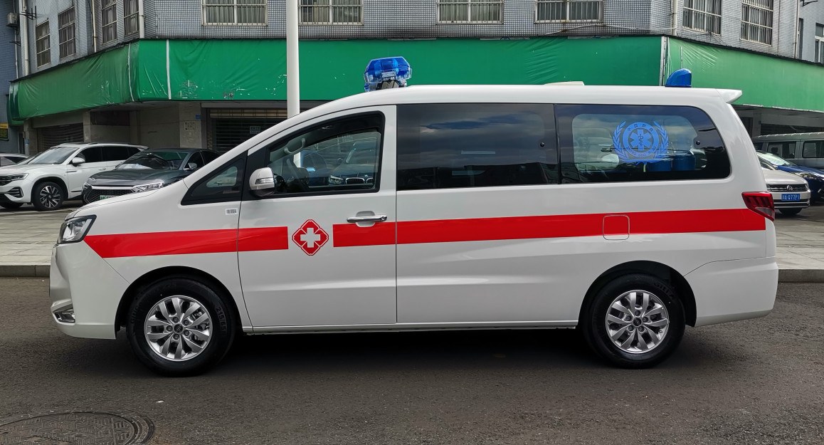 5.2m Medical Emergency Ambulance Gasoline 4×2 Rear Drive