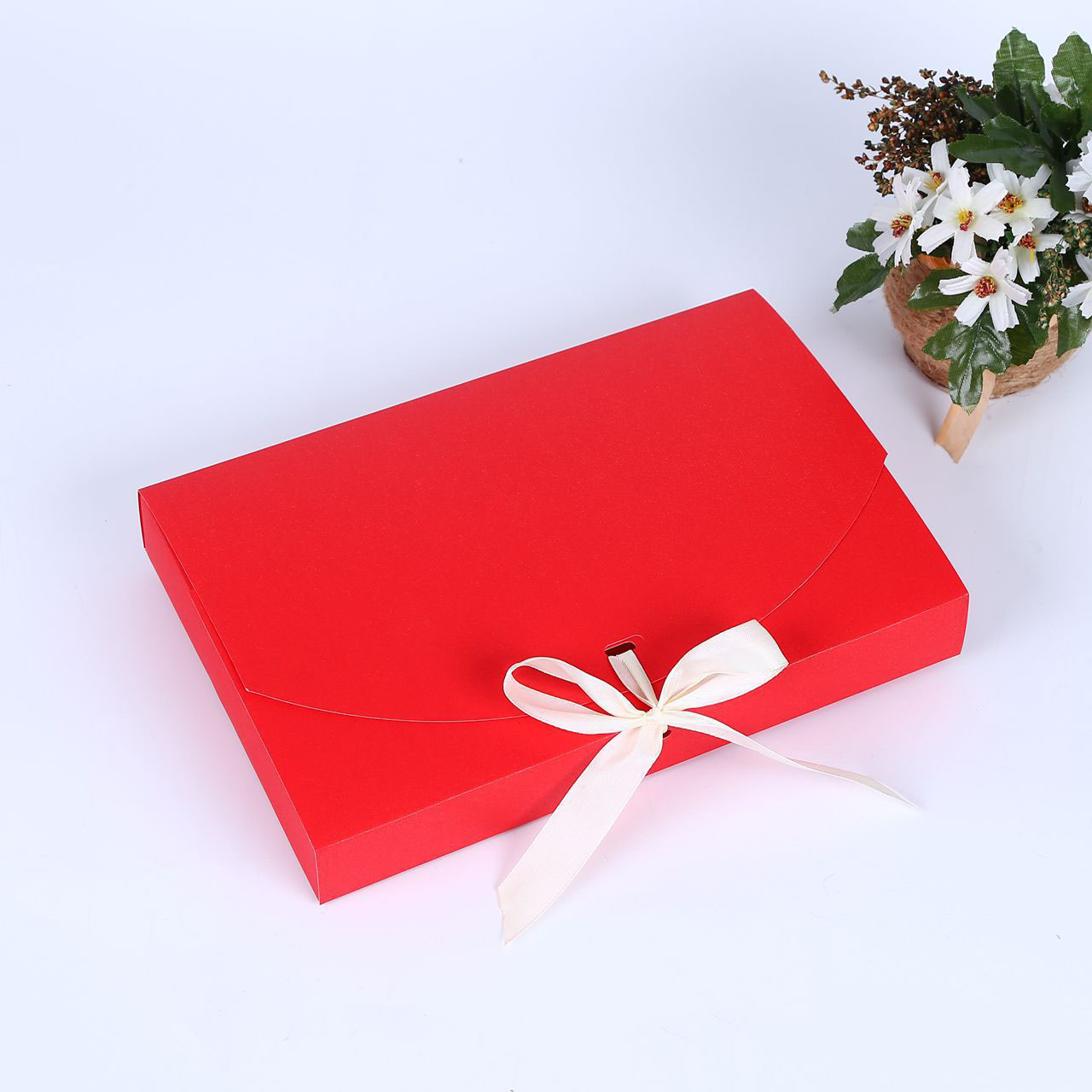Custom Logo Square Kraft Cardboard Paper Gift Boxes With Ribbon Eco-Friendly Material