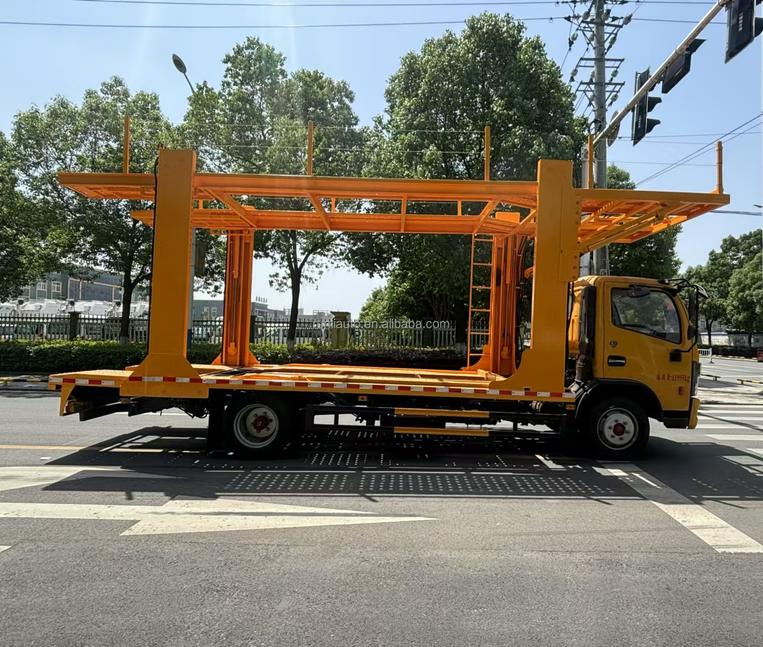 DFAC DongFeng Dollywood Three-bit Plate Double-deck Vehicle Transporter One Tow Three One Tow Four Flatbed Truck