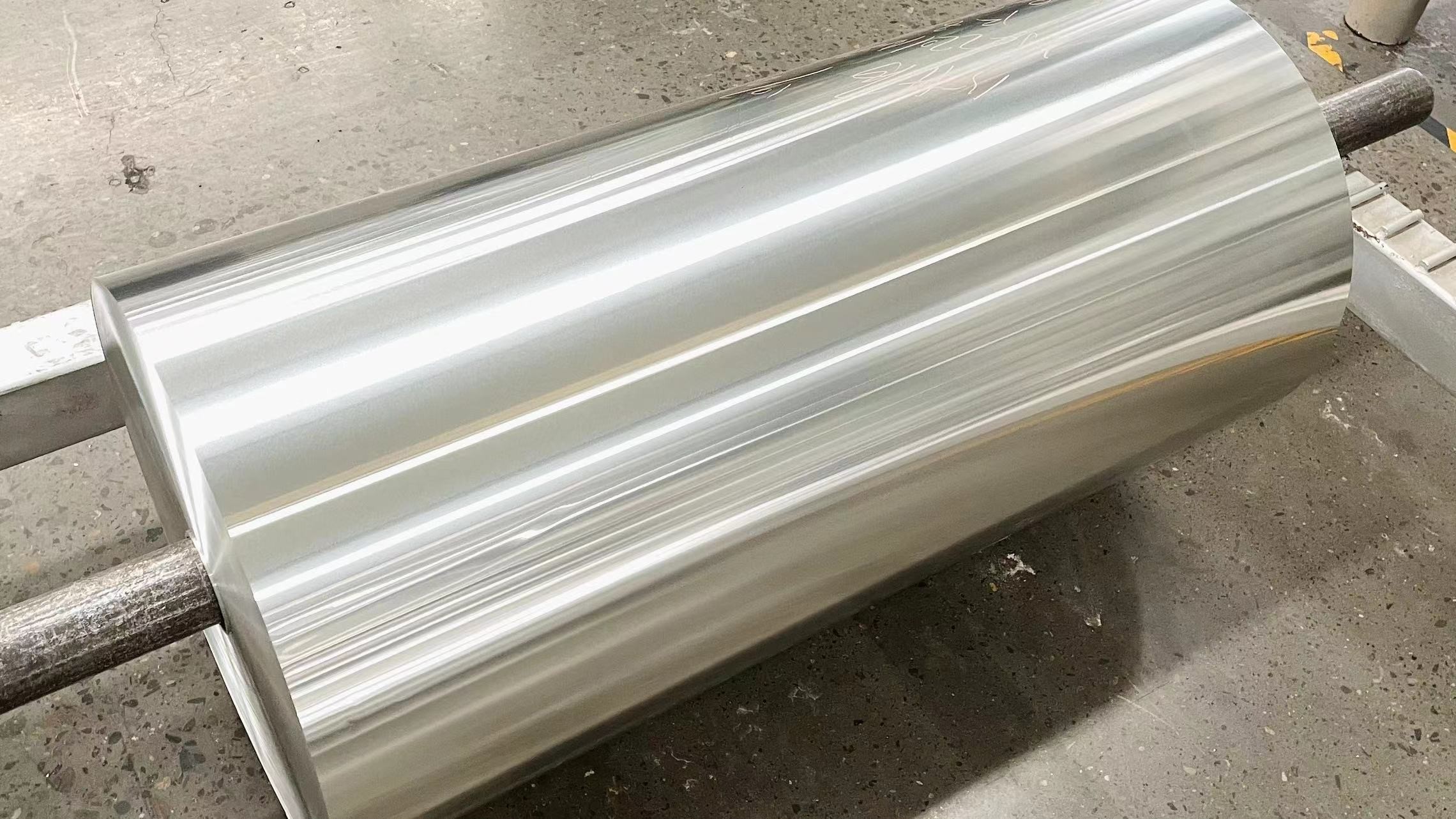 Paper Aluminum Foil Roll Price Per Ton 35 Micron Aluminum Foil For Food Containers