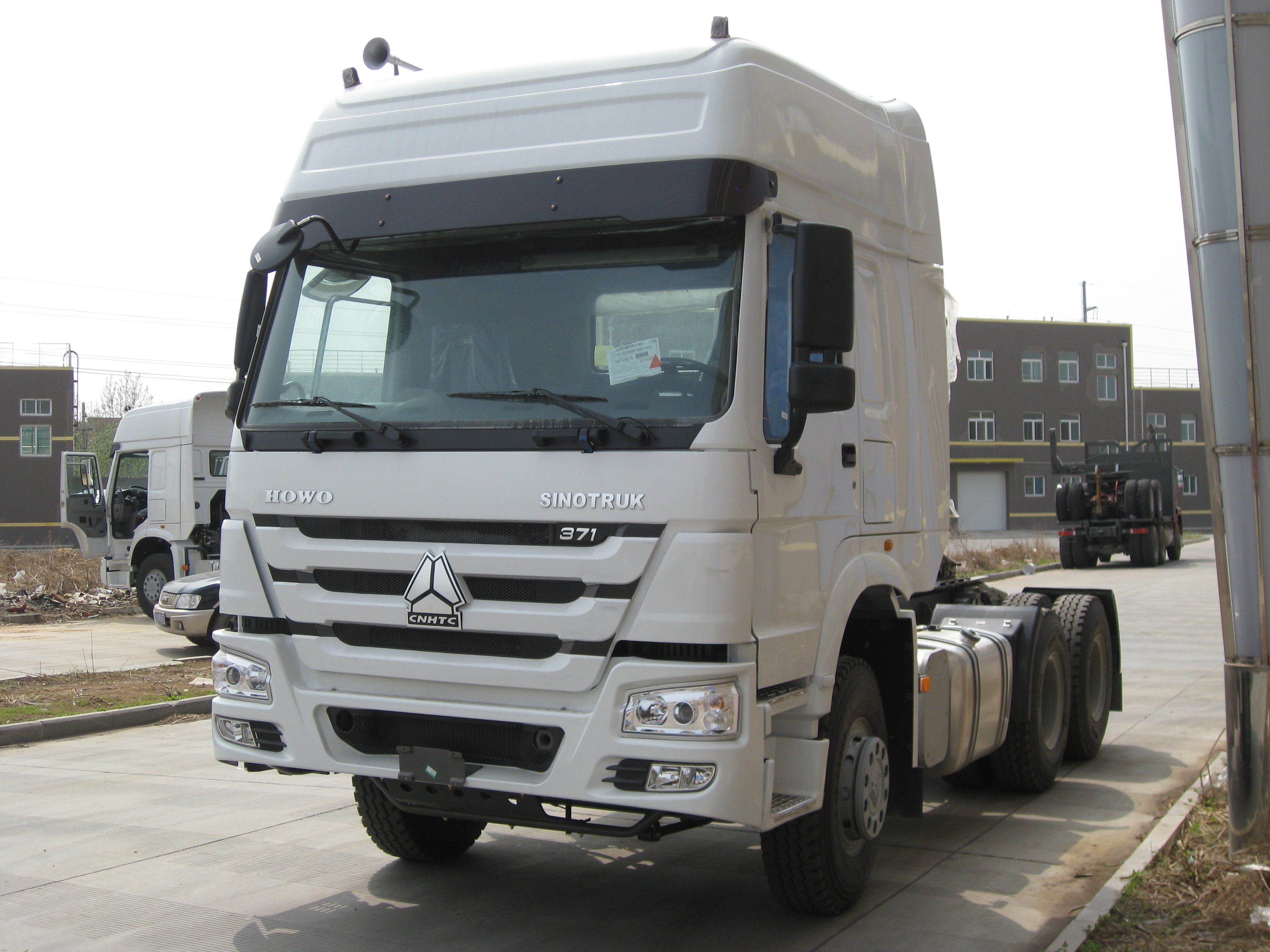 sinotruk howo a7 tractor trailer truck 4x2 6x4 Euro2 Euro4 LHD 380hp