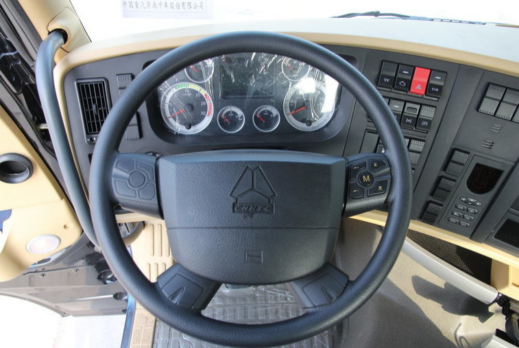 All Wheel Drive Tractor Prime Mover Truck With 371hp For 40-50T Tow Capacity