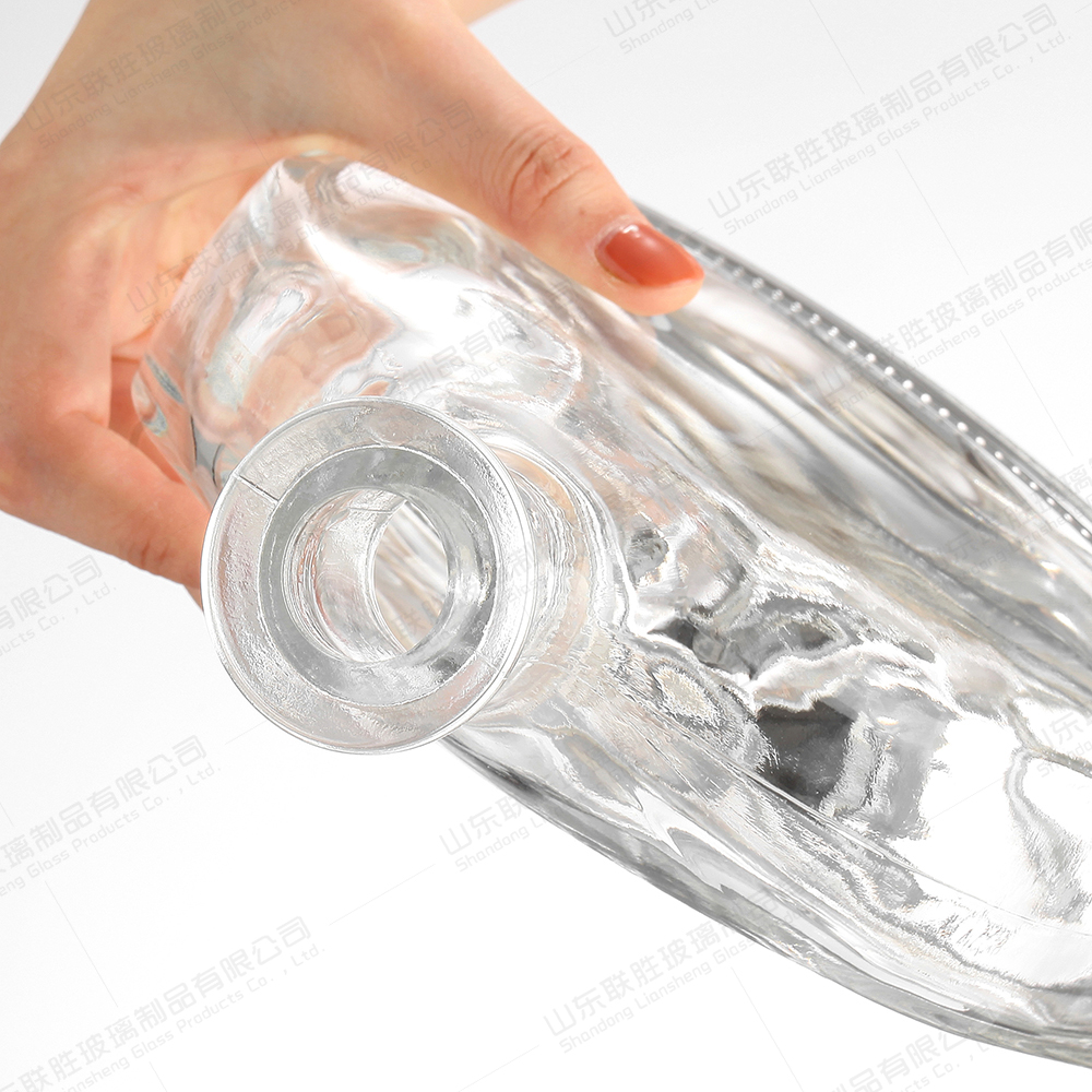 750ml Flat Liquor Wine Flask Clear Glass Bottles with Cork Lid OEM/ODM Acceptable