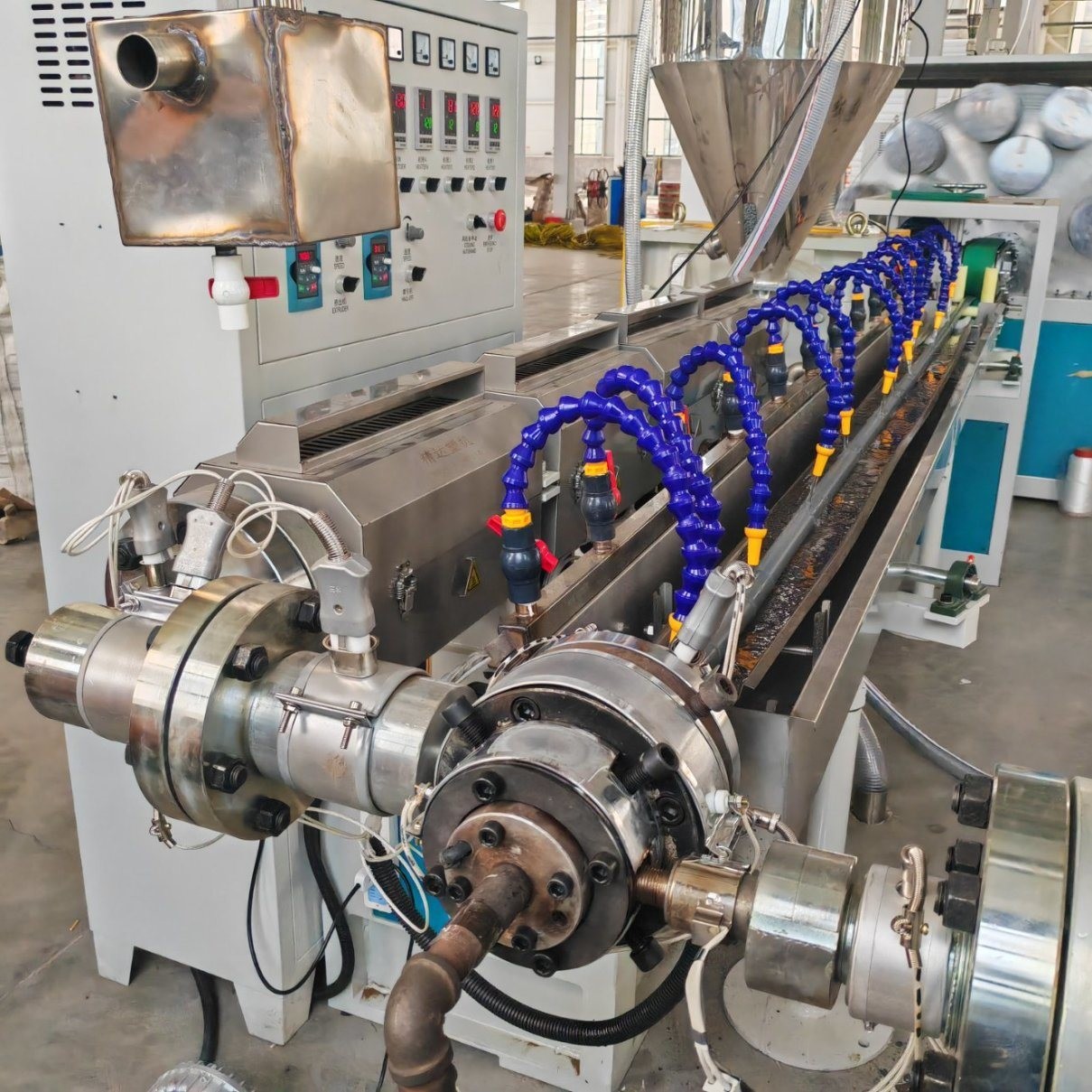6-50mm Diameter Range PVC Fibre Reinforced Pipe Making Machine 20-110kg/h Output 35-65kw Installation Power