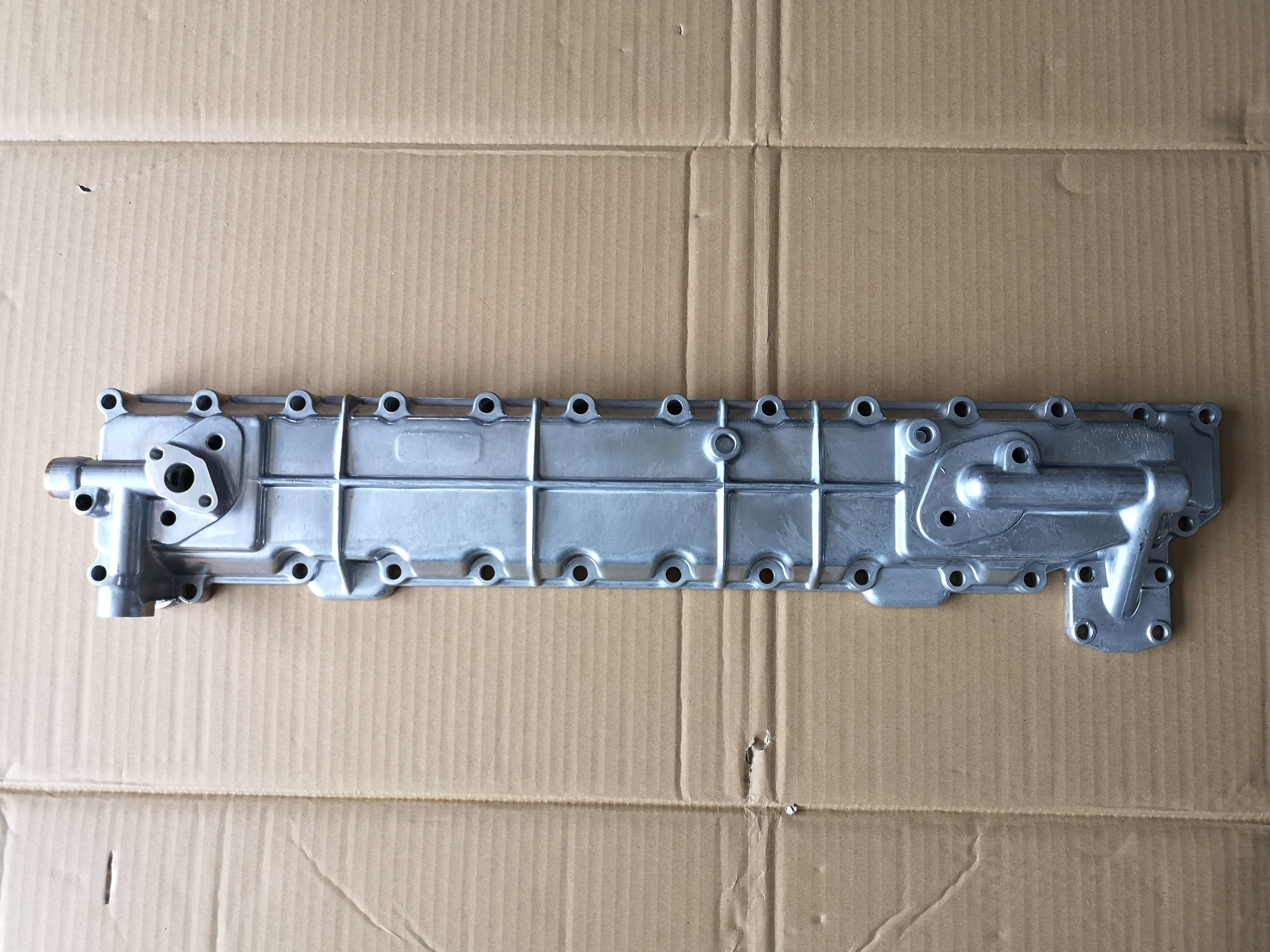 6BD1 6BG1 ISUZU Engine Parts Oil Cooler Cover 1112810261 Combine 4 Layer Cooler Core In FTR FSR Truck Excavator