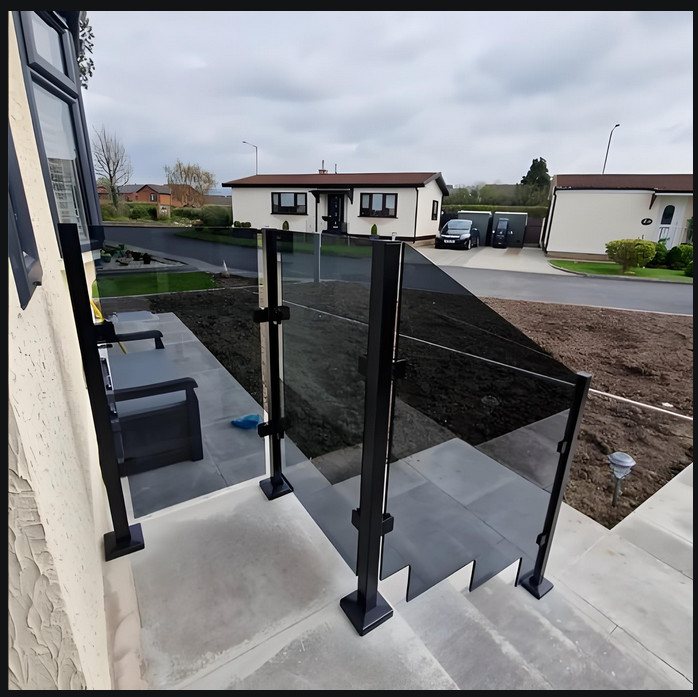 Commercial Residential Balcony Steel Glass Railing Minimalist Design ISO Certified