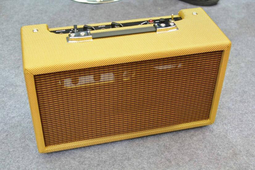 Tube Guitar Amplifier / Fender Vintage Reissue ′63 Reverb Unit Tank with Ruby Tubes Imported Components in Black (GR-63)