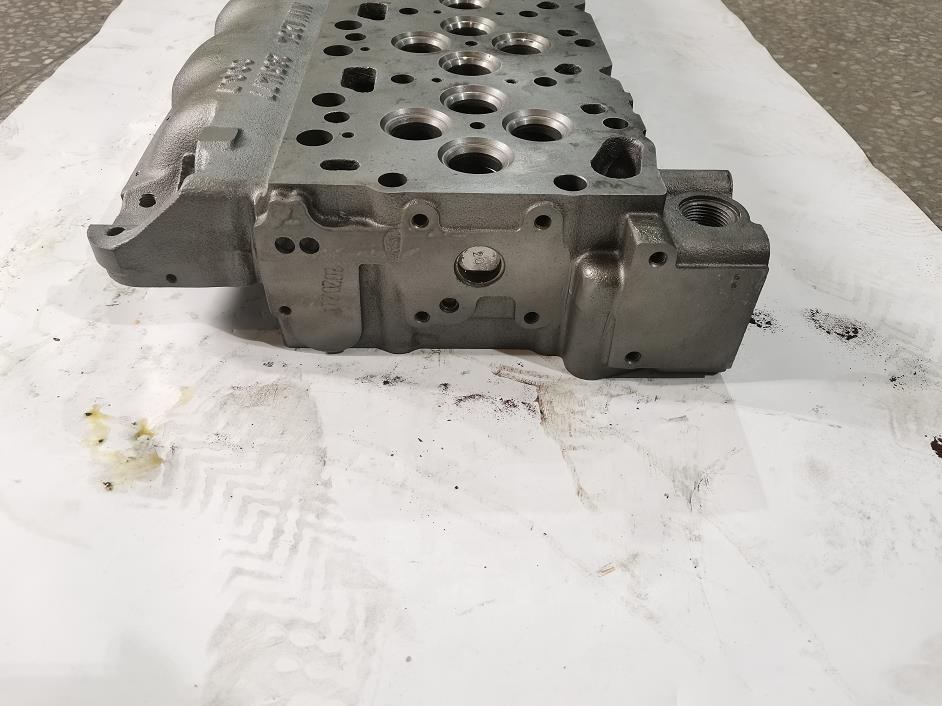 KOMATSU PC220-8 Excavator 6754-11-1101 6D107 Cylinder Head Sub Assembly with and Online Support Vedio Technical Support