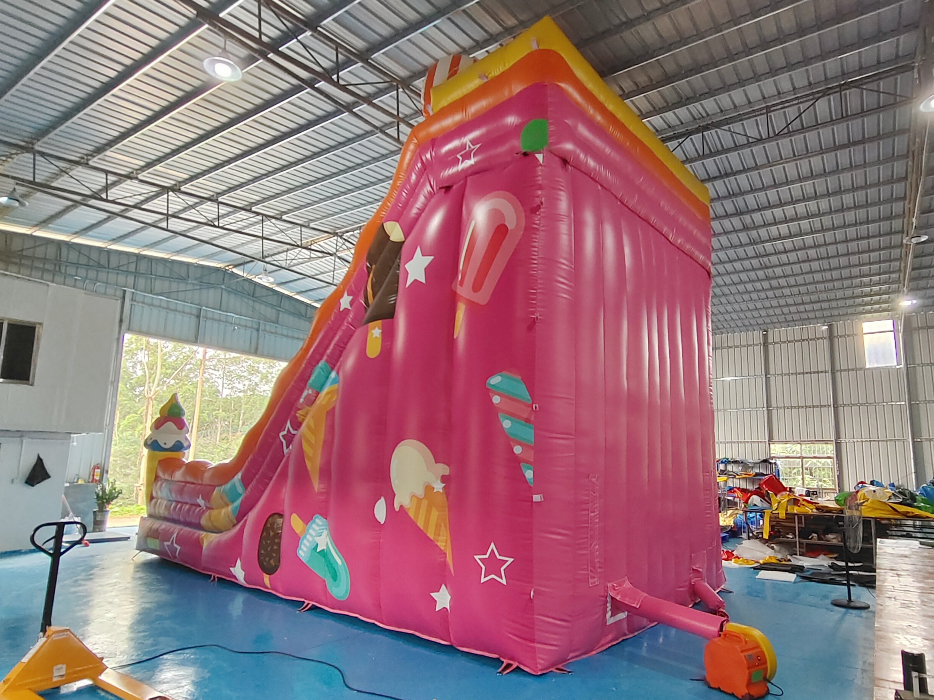 0.55mm PVC Tarpaulin Inflatable Slides Ice Cream Cupcake Cartoon Inflatable Dry Slide High Slide For Kids And Adults