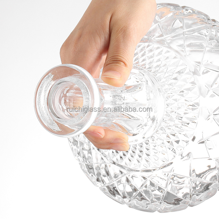 Hot Stamping Top Grade Embossed Whisky Glass Bottle for Luxury Spirits Packaging