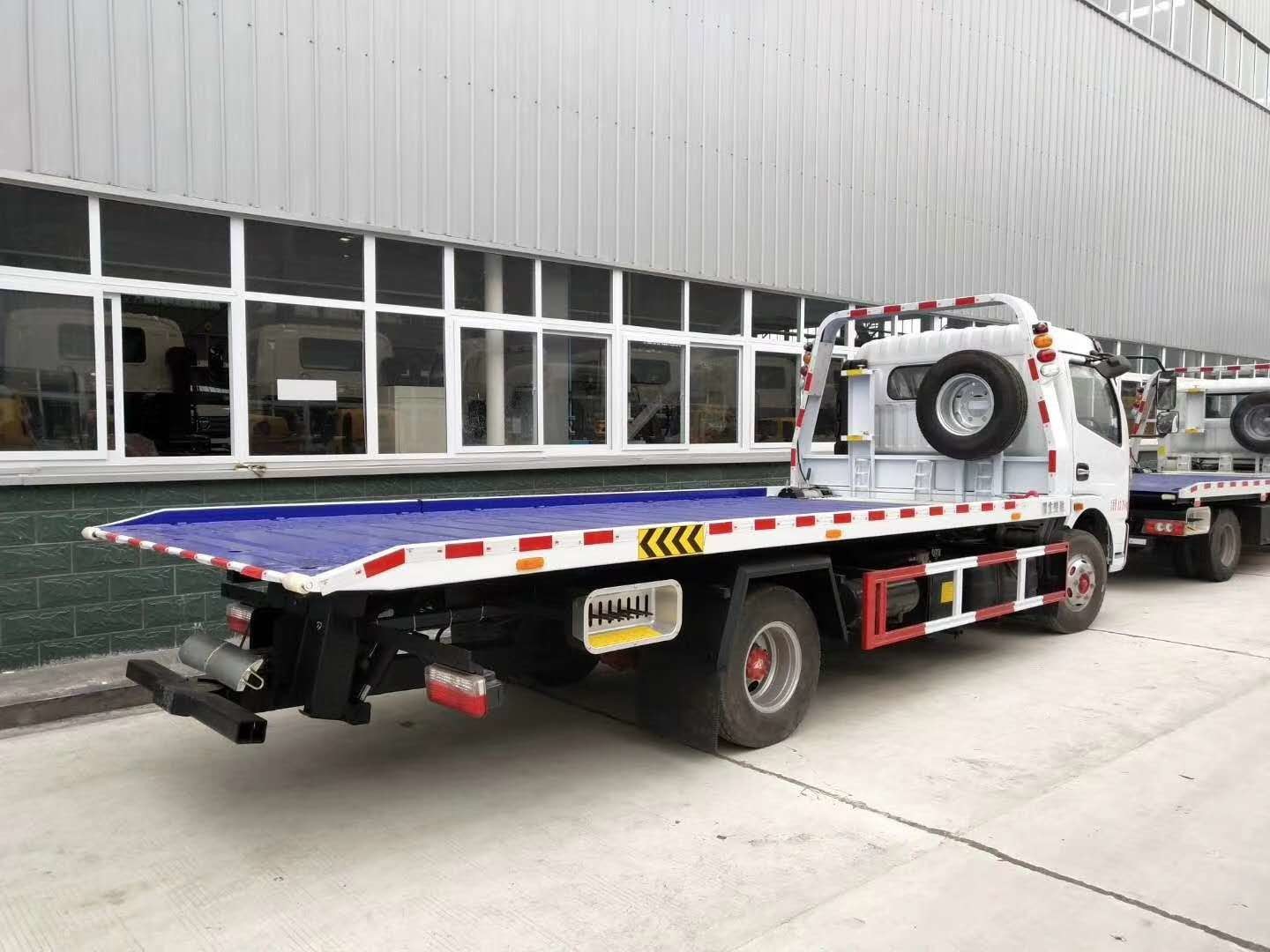 Euro 3 Dongfeng 95HP 6 Wheel Road Rescue Tow Trucks 3 Tons 5 Tons 6 Tons
