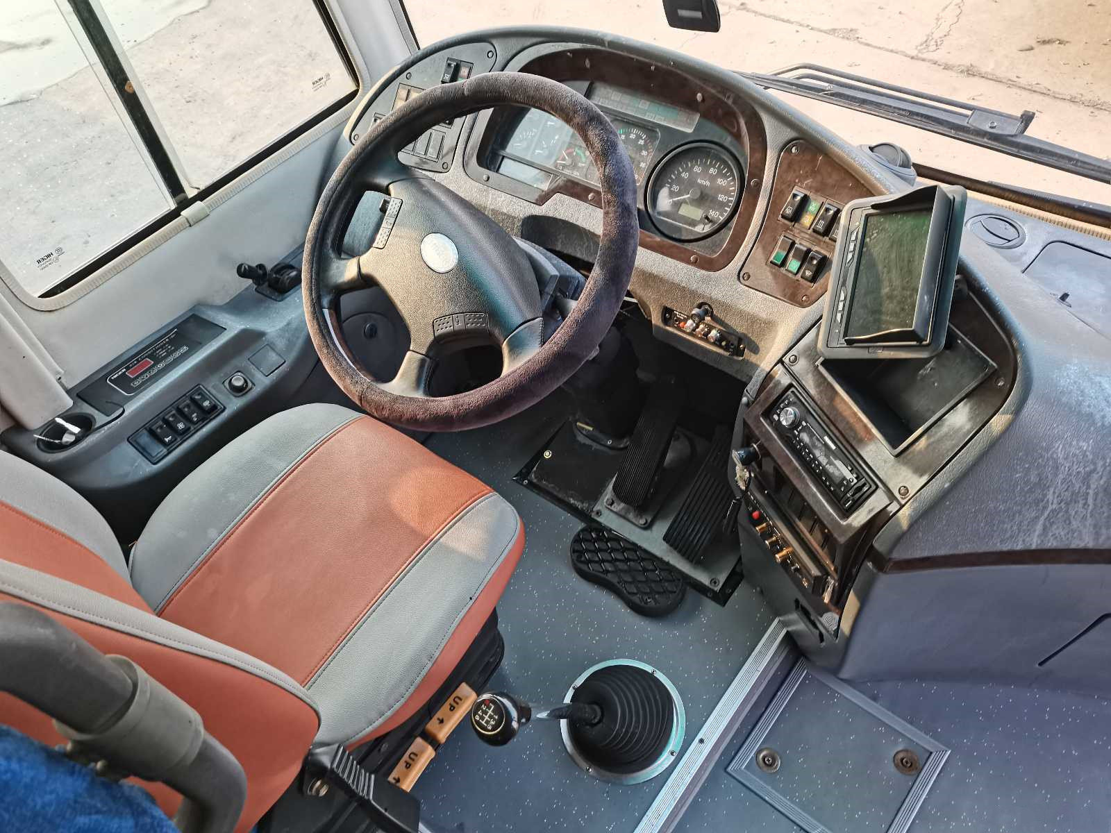 Used Higer Bus KLQ6856 37 Seats Steel Chassis Rear Yuchai Engine Left hand Drive Good Condition with AC