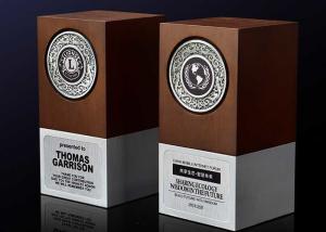  Aluminum Base Wooden Award Plaques 3D Customized Logo Souvenirs For Enterprise Manufactures