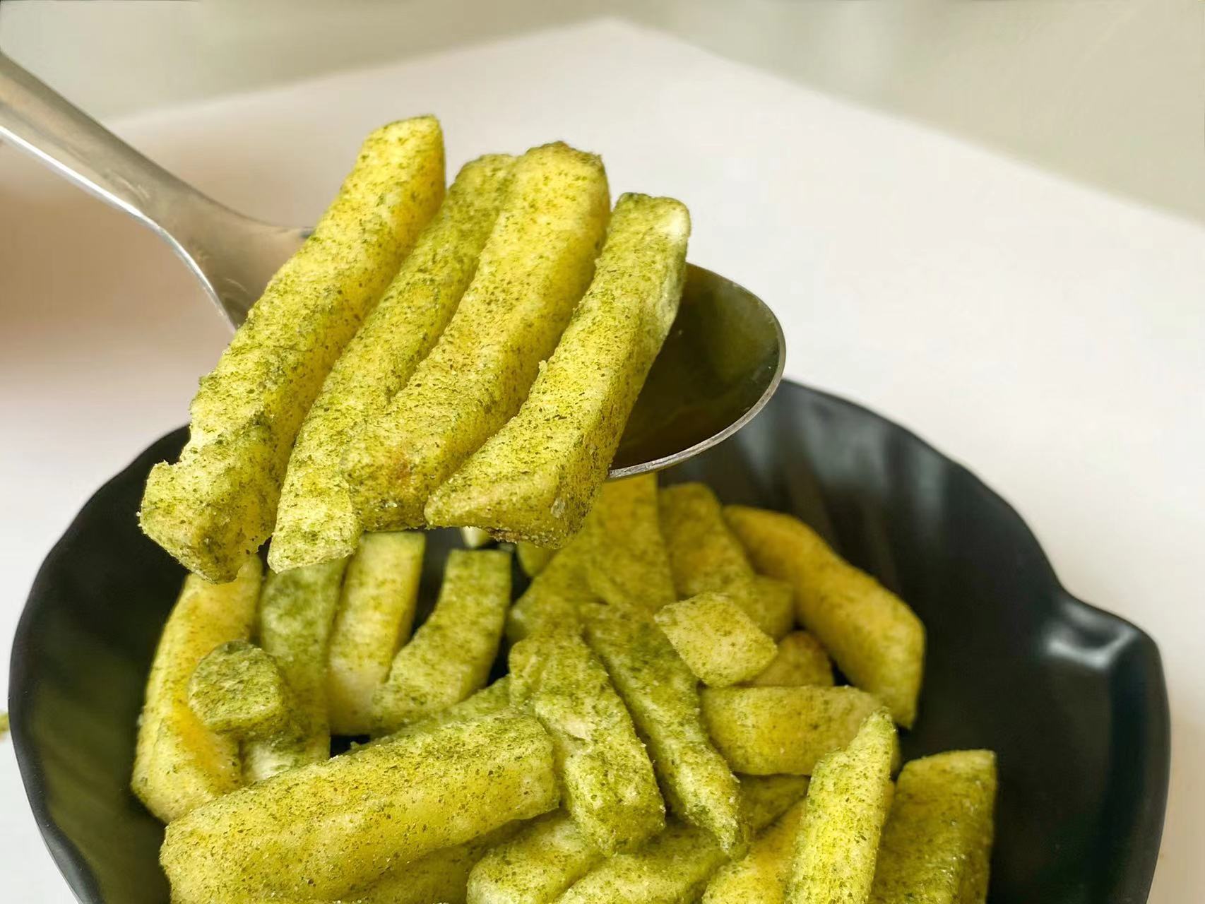 Wholesale VF Vegetables Strips Seaweed French Fries Snacks Vacuum Fried Potato Chips