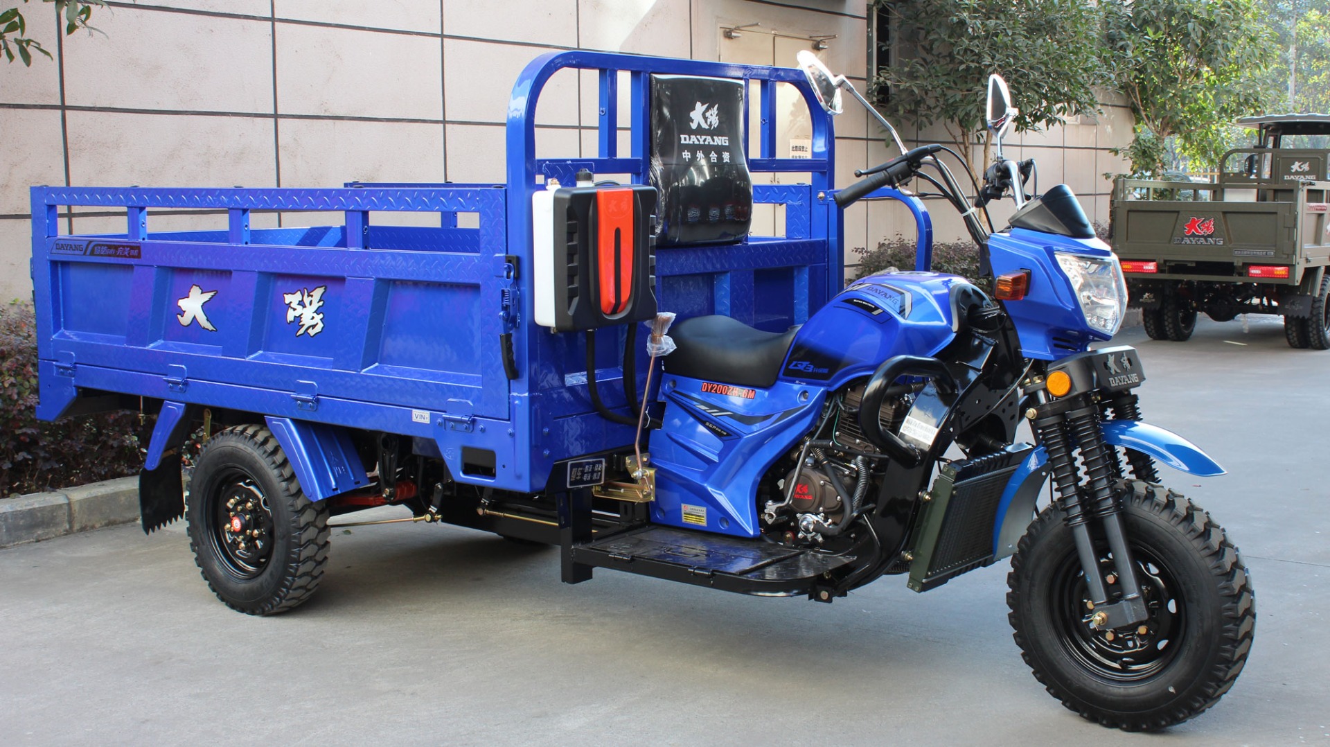 Versatile Motorized Tricycles Cargo Part Passenger Tricycle for Various Applications