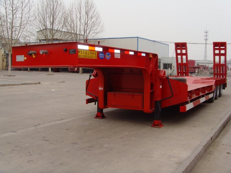 3 Axles 17m Hydraulic Flatbed Trailer For Loading Construction Machines