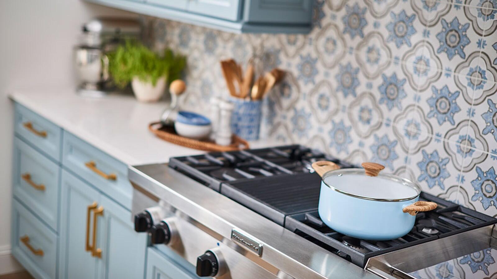 YALIG Shaker Blue Modular Kitchen Cabinets Customized Veneer Color Ready to Assemble