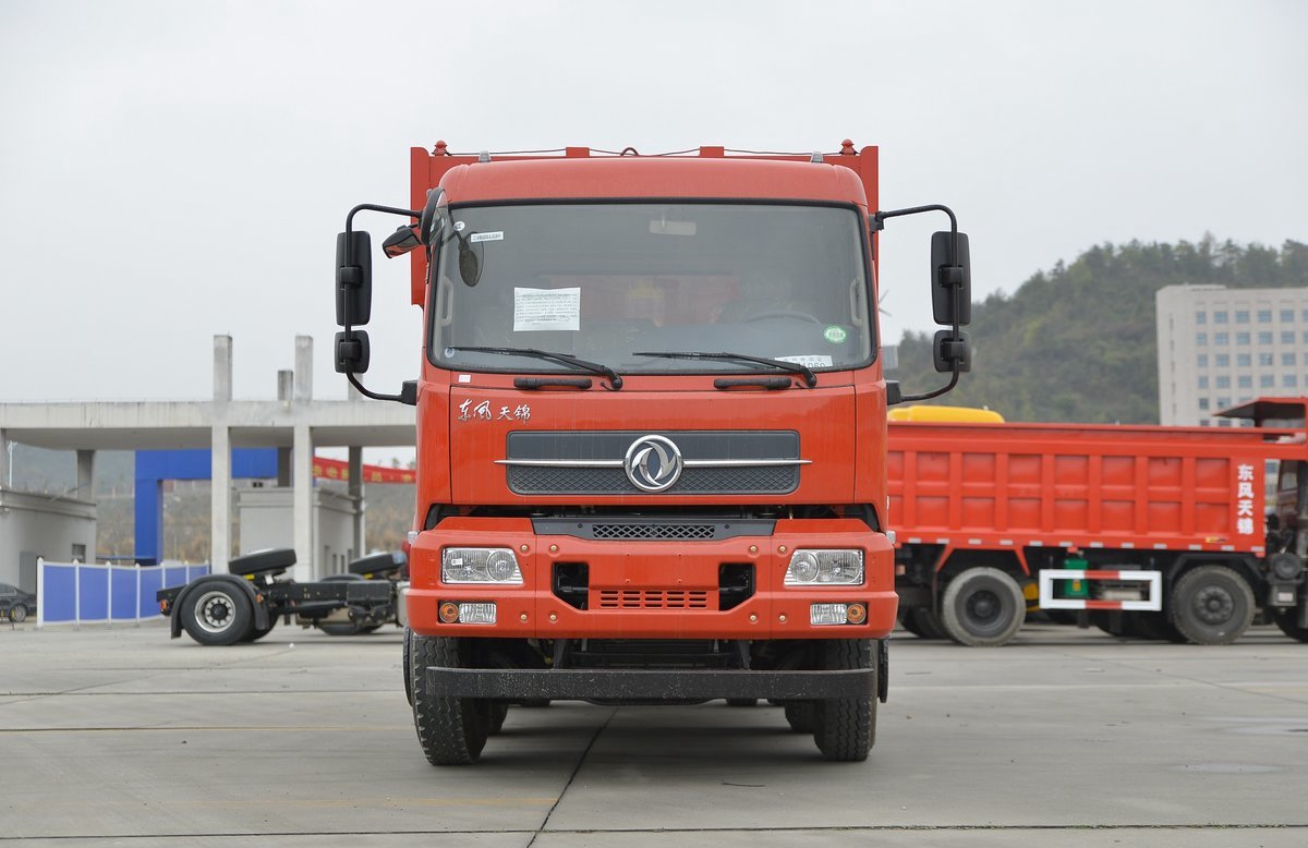 30 Ton Dongfeng 8x4 Heavy Duty Selfloading Tipper Dump Truck Diesel Fuel Automatic Transmission Left Steering Euro 5