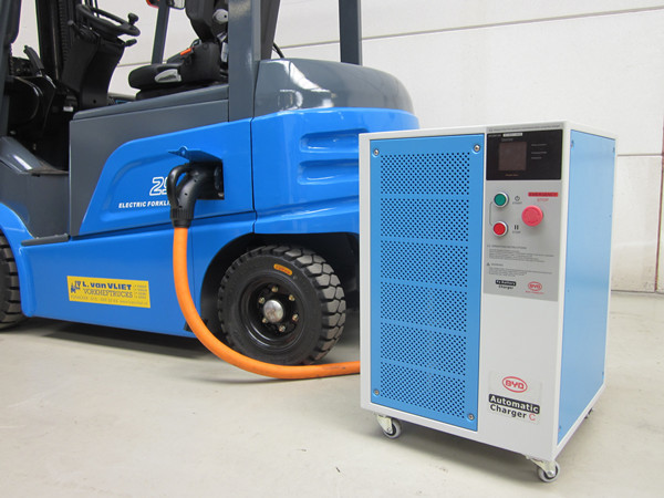 AC Motor Battery Powered Forklift 1500Kg Electric Fork Truck With Solid Tires
