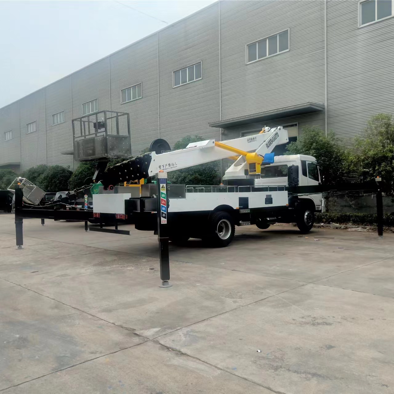 45m 5 Retractable Section Lifting 3 Men Automatic Control Altitude Operation Truck Single Flat DongFeng Aerial Platform Truck