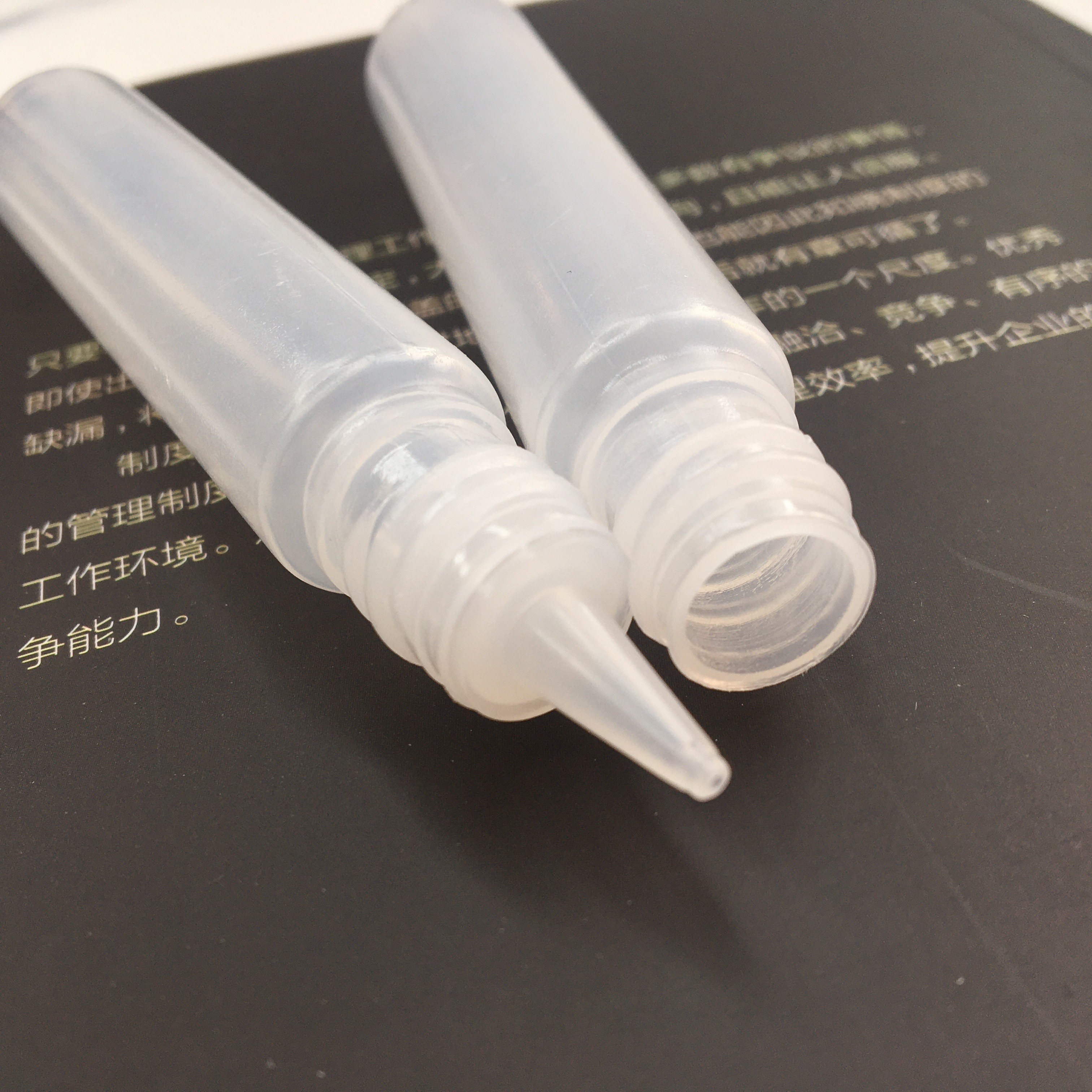 Customized Round E Liquid Bottles With Screw Cap In Various Capacities
