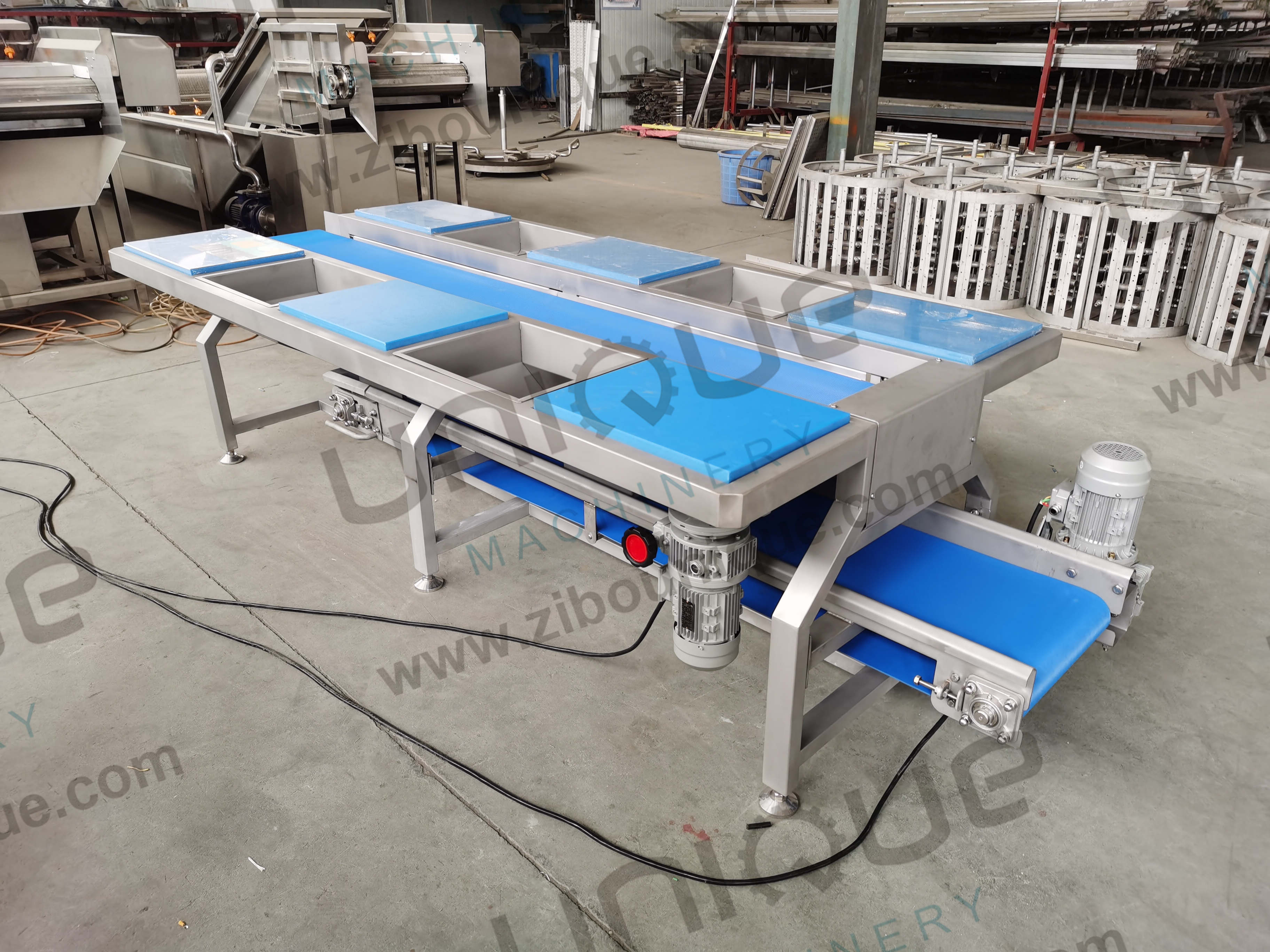 Versatile Stainless Steel Vegetable Conveying and Picking Table for Hotels 220v/380v