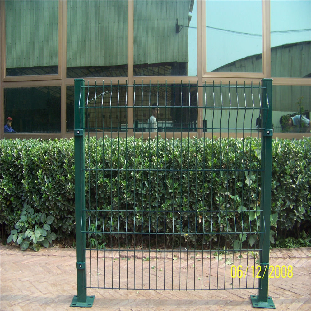 1.53m Height Triangle Bending 3d Panel Fence For Farm