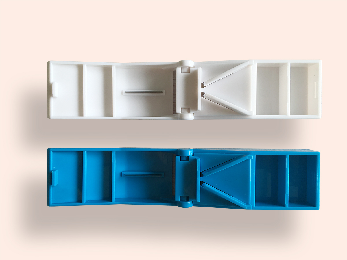 OEM CE Approved Plastic Pill Cutter Small Pills Box With Cutter Pill Dispenser Box