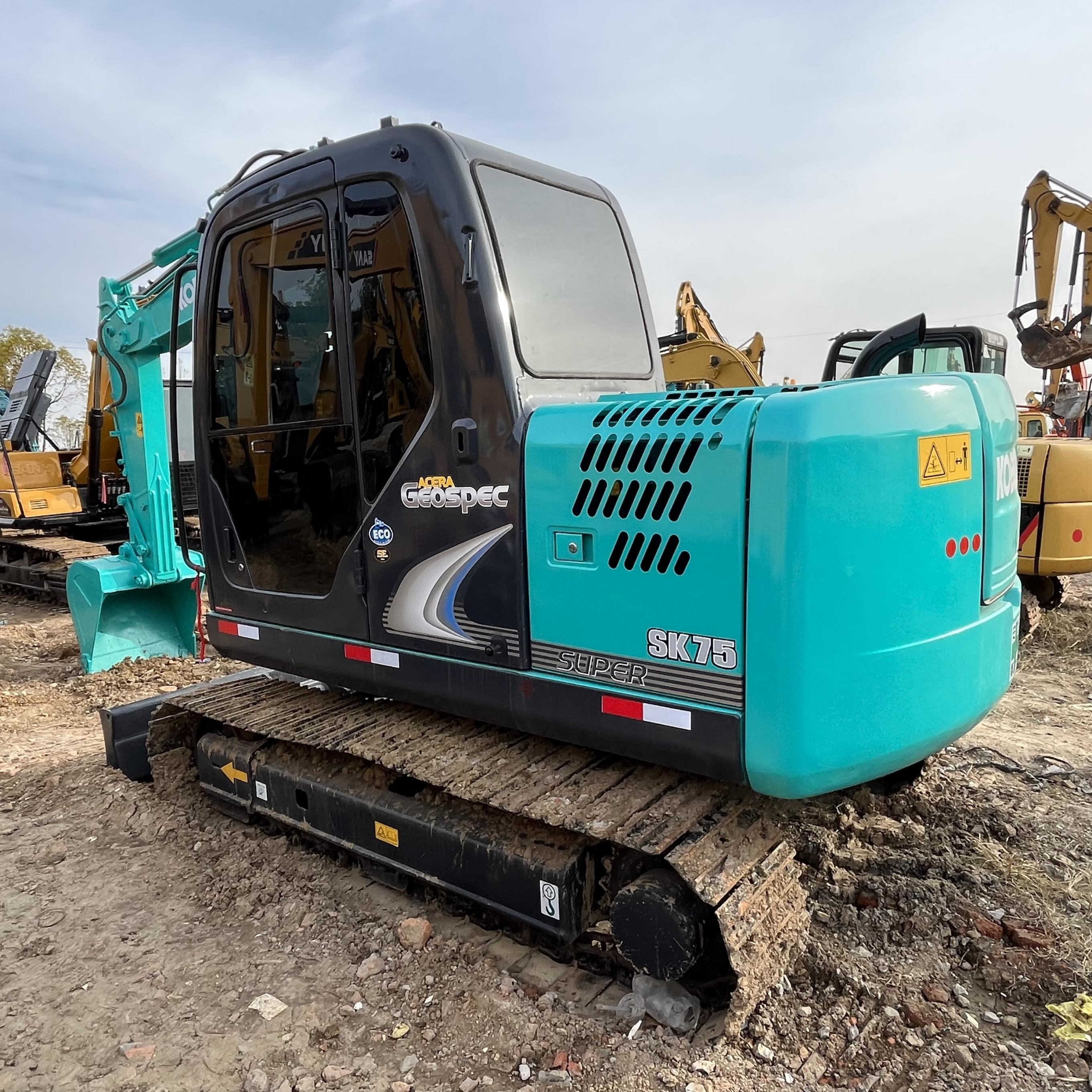 Hydraulic Crawler Type SK75 7 Ton Used Kobelco Excavator