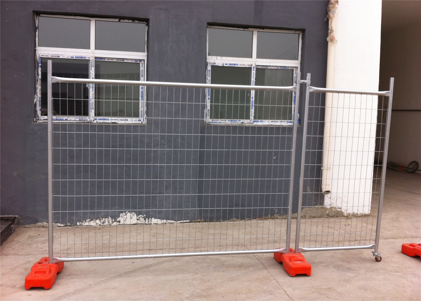 2100mmx2400mm Temporary Fencing Panels OD32mm x 2.00mm Mesh aperture 60mm*150mm diameter 4.0mm HDG 42 microns